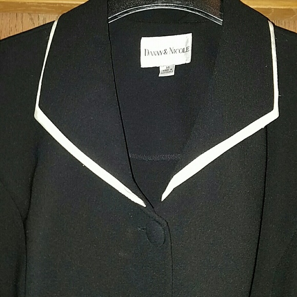 Danny & Nicole black blazer - Picture 2 of 5